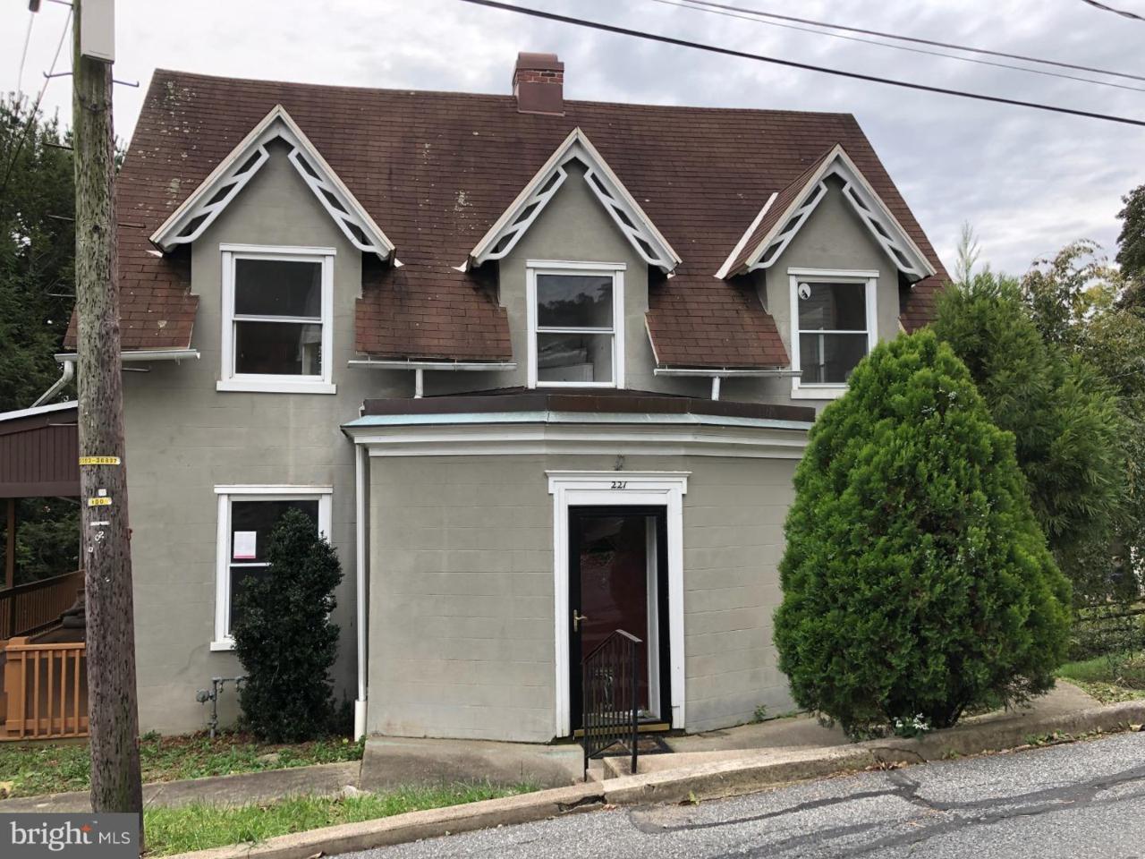 221 Oak Terrace - Photo 1