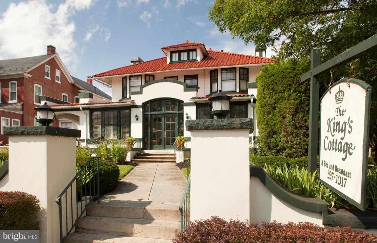 1049 King Street - Photo 1