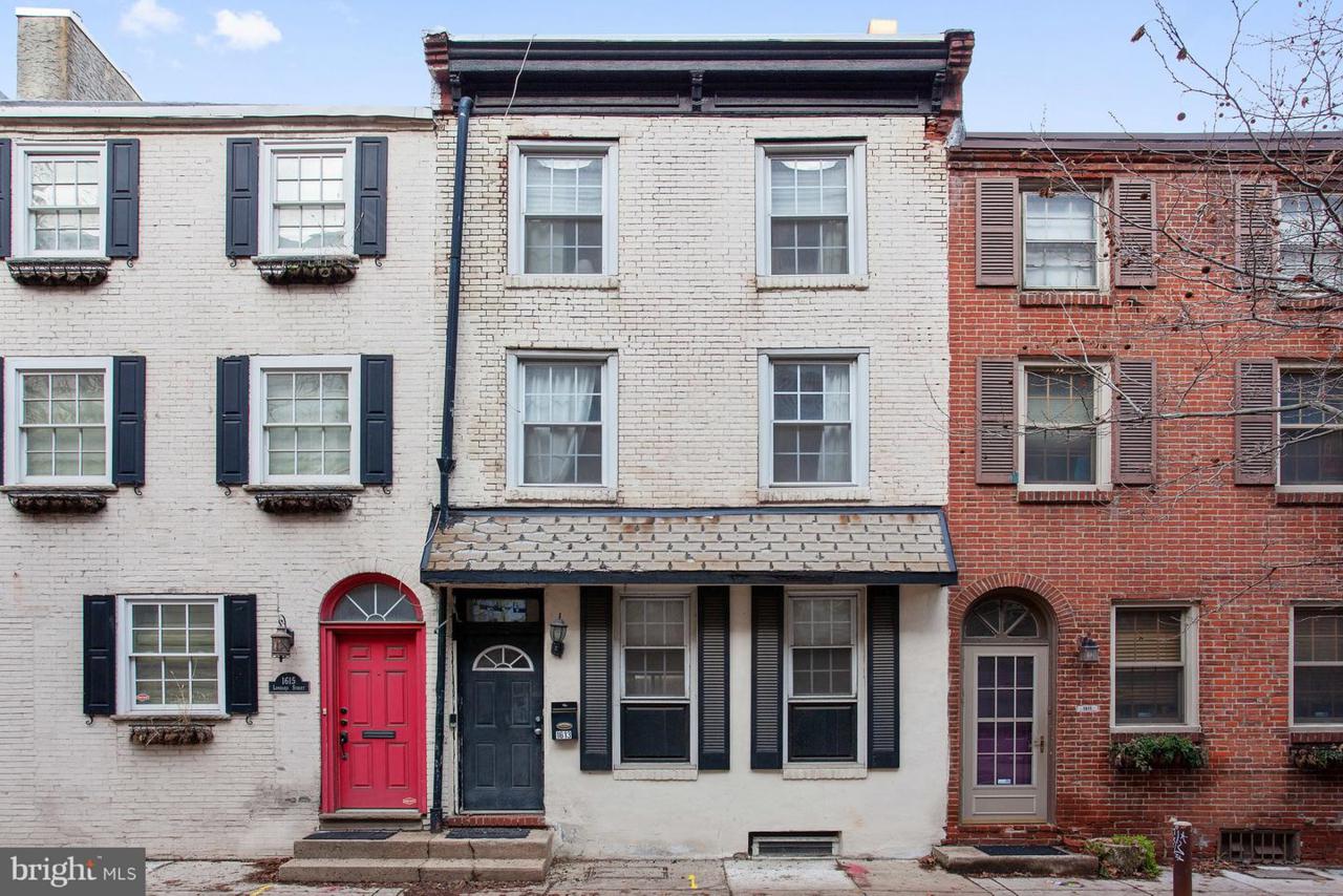 1613 Lombard Street - Photo 1