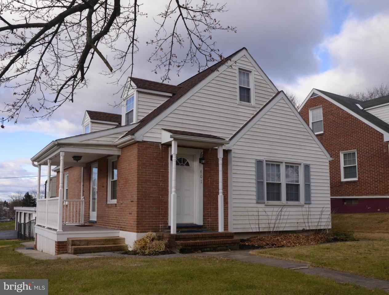401 Pangborn Boulevard - Photo 1