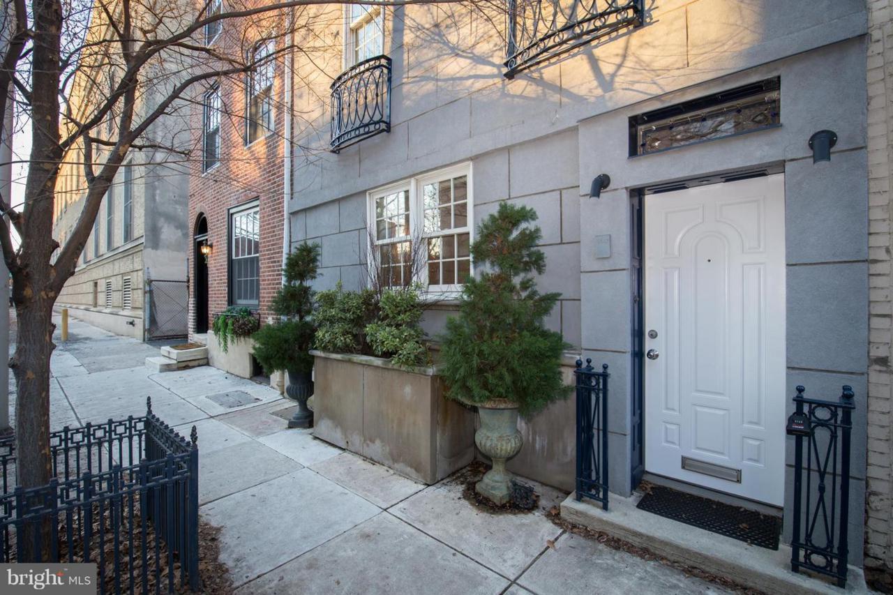 1617 Lombard Street - Photo 1