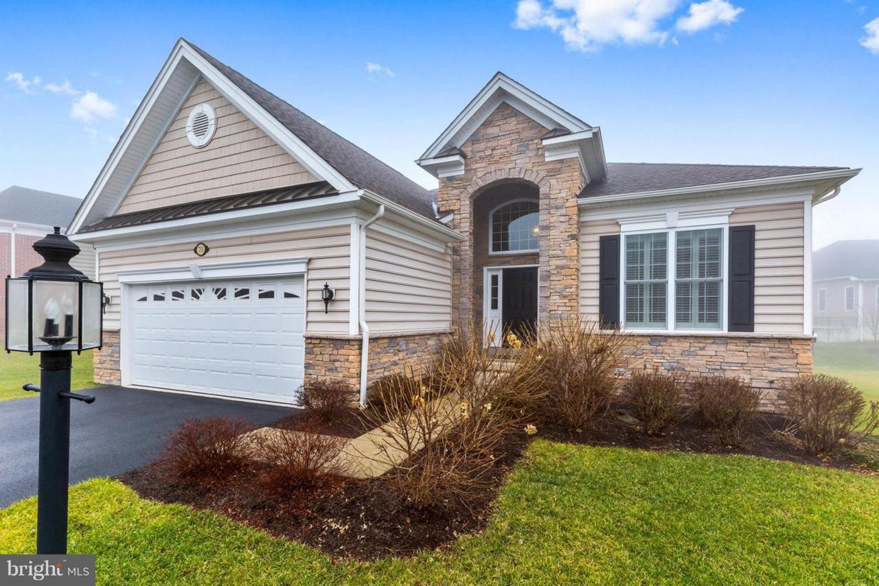 735 Hillview Drive - Photo 1