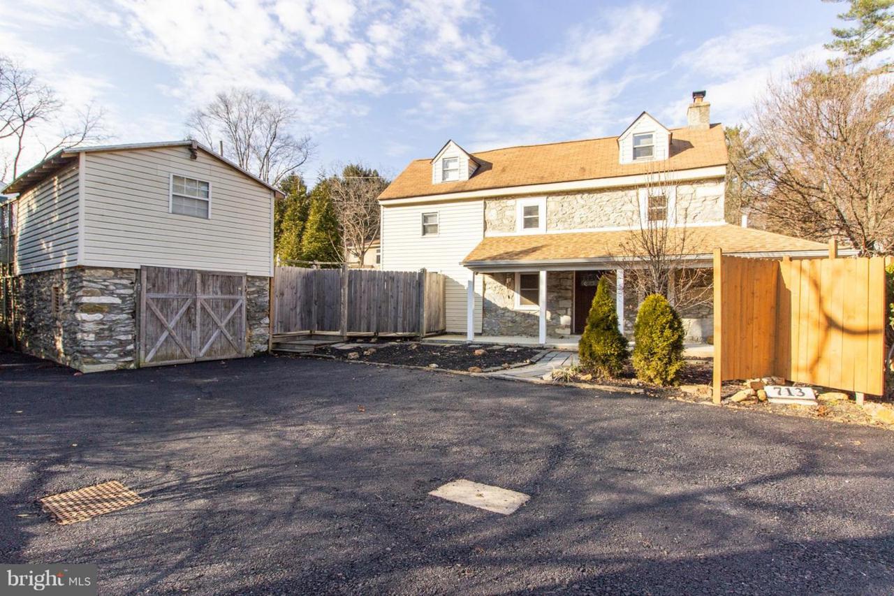 713 Crooked Lane - Photo 1