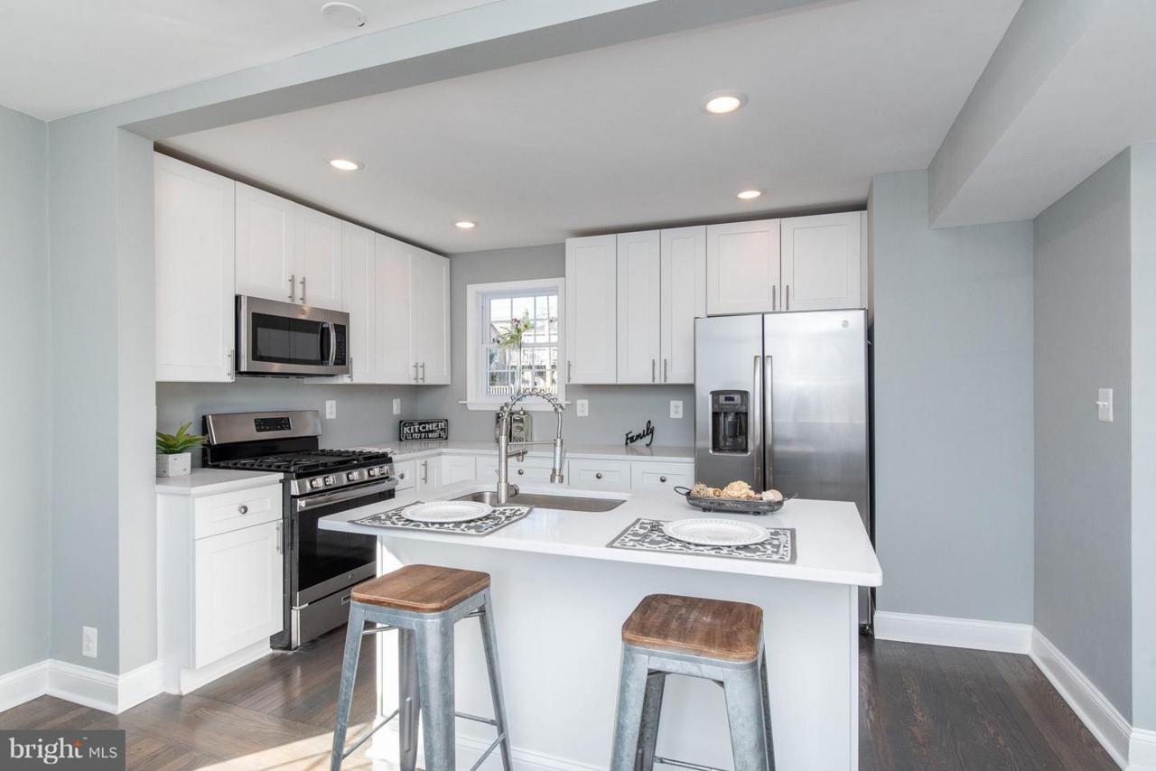 5918 Glenoak Avenue - Photo 1