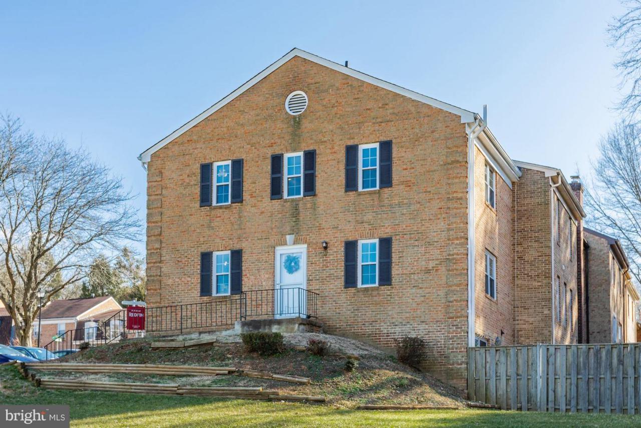 9928 Lakepointe Court - Photo 1