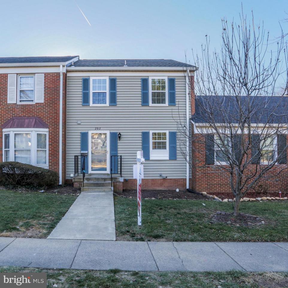 202 Leeds Court - Photo 1