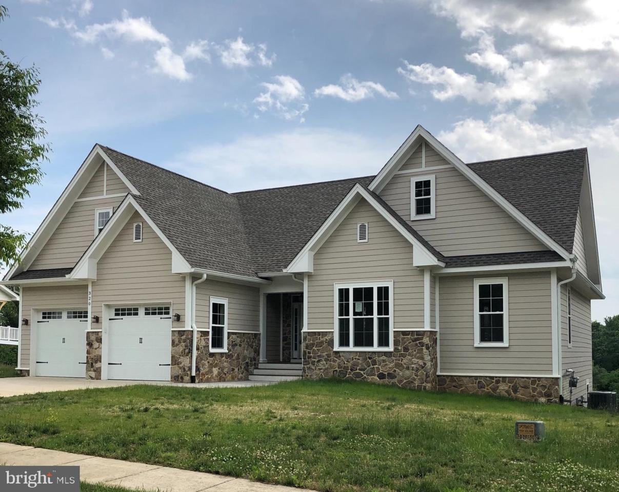 320 Linden Drive - Photo 1