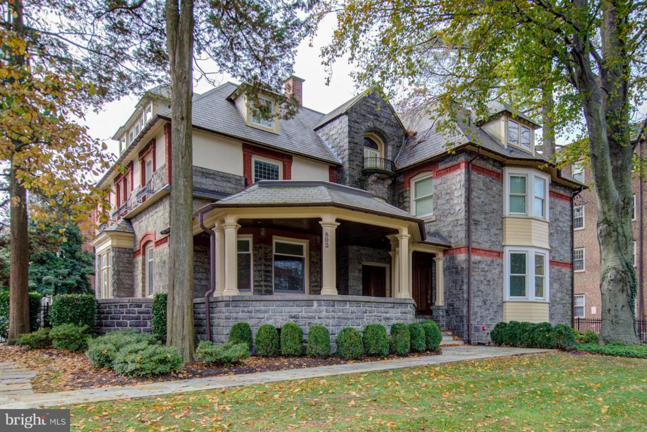 802 Montgomery Avenue - Photo 1