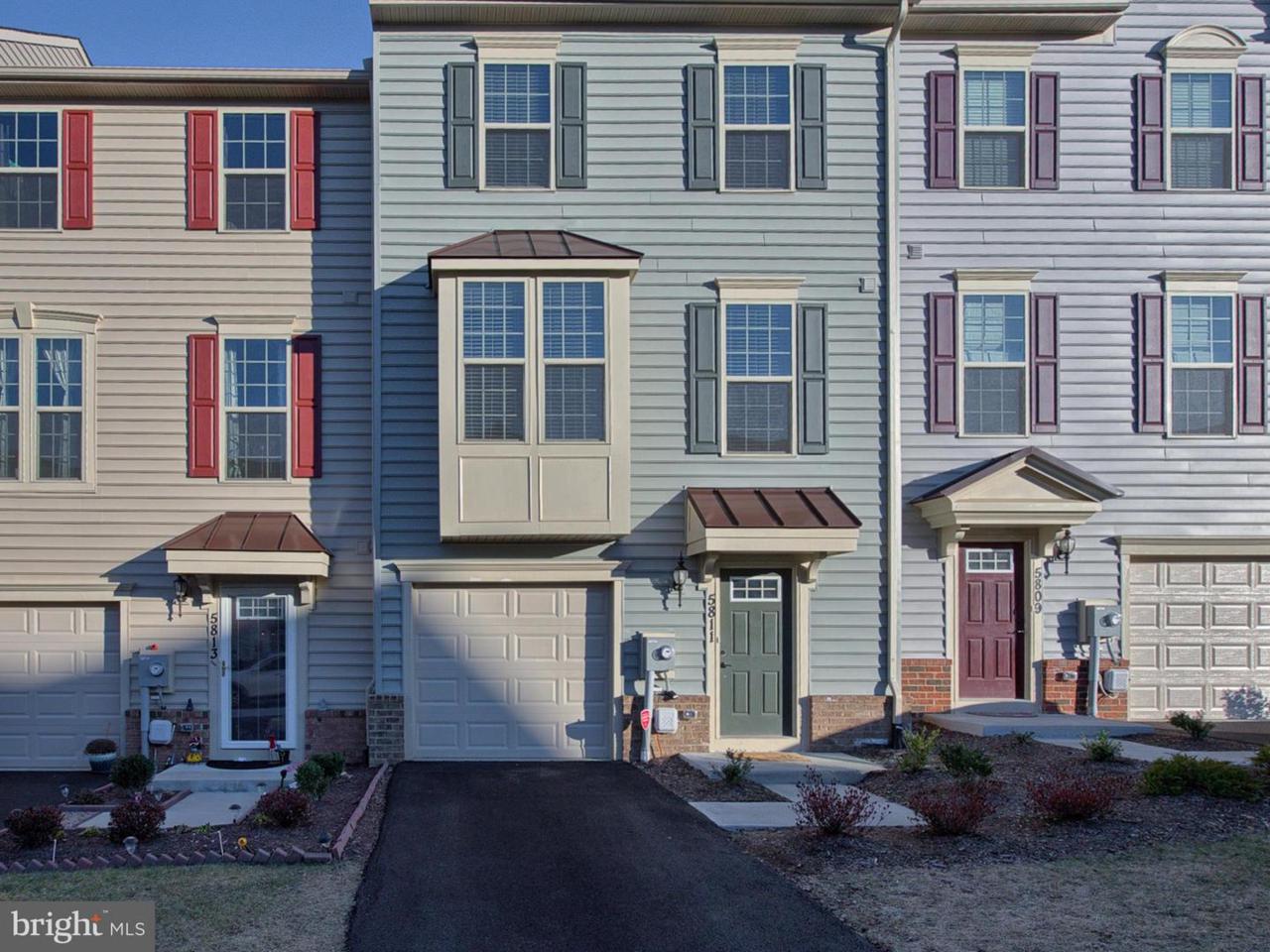 5811 Rochefort Street - Photo 1
