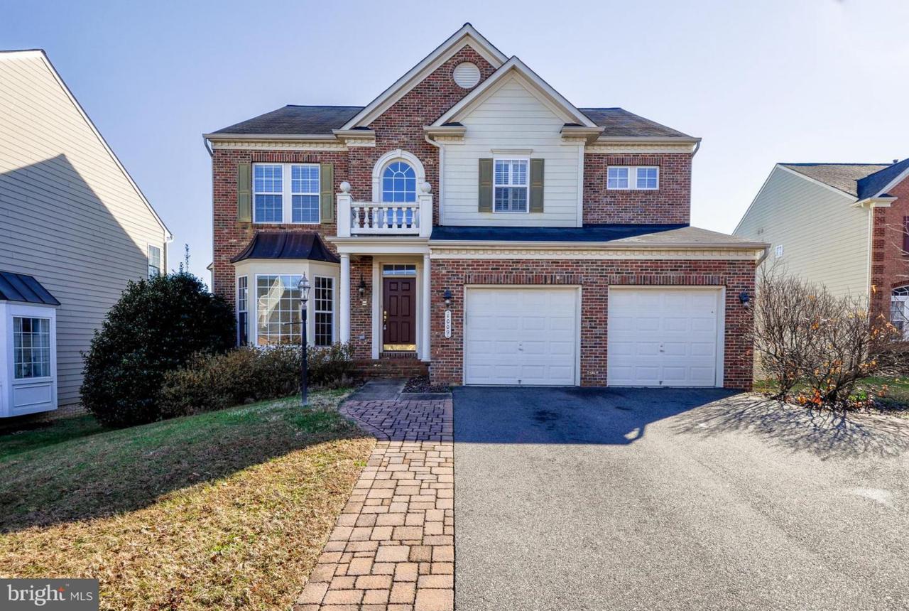 1009 Raymond Court - Photo 1