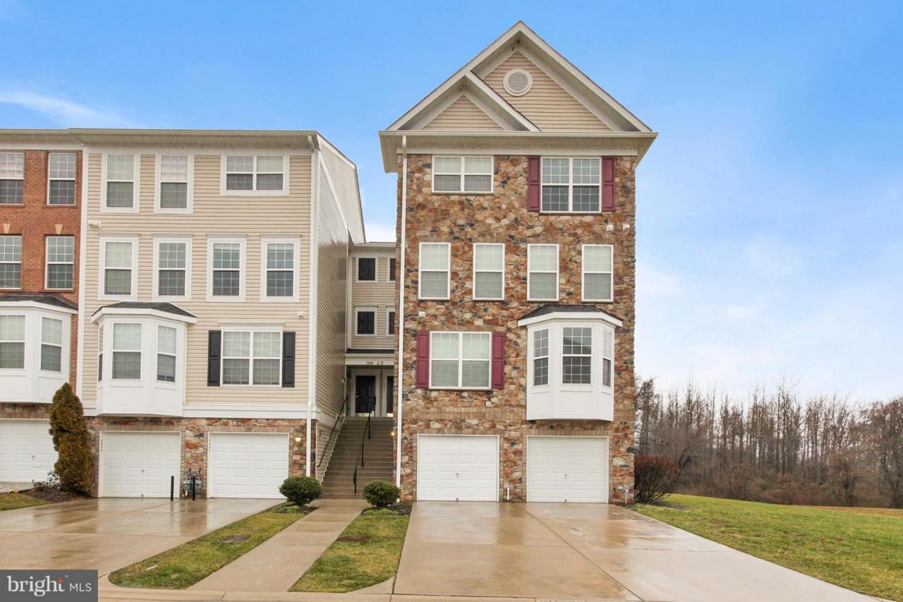 100 Mohegan Drive - Photo 1