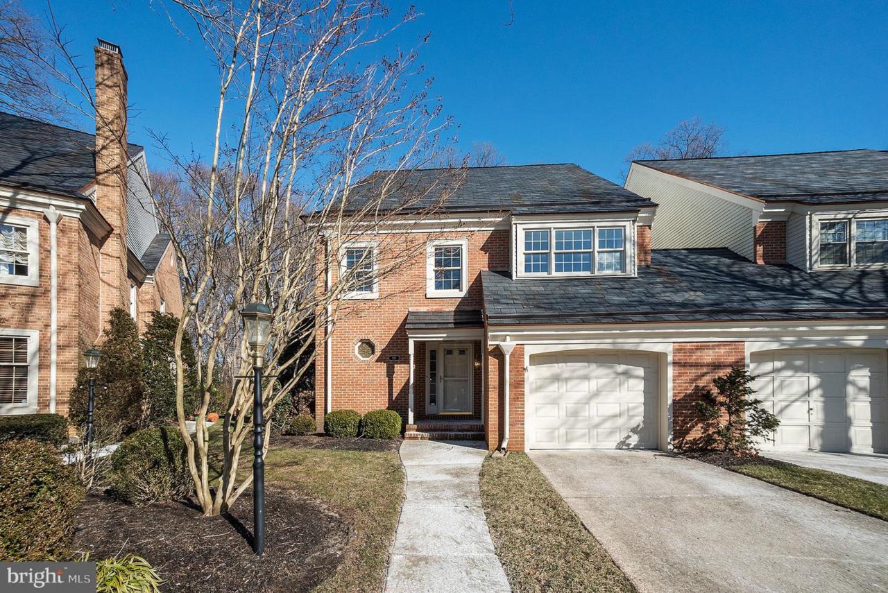 111 Foxwood Drive - Photo 1