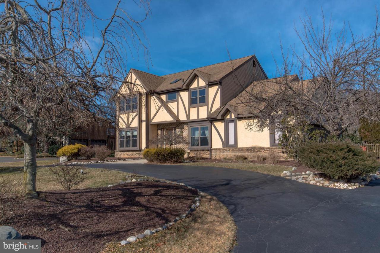 49 Vermeer Drive - Photo 1