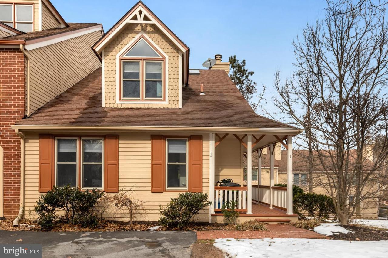 1 Victorian Court - Photo 1