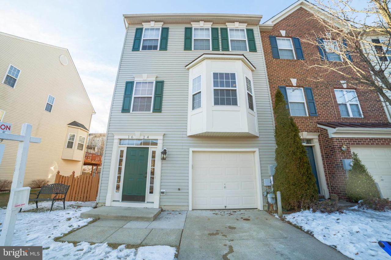 1624 Trestle Street - Photo 1
