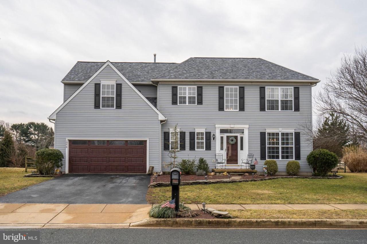 106 Lakeside Drive - Photo 1