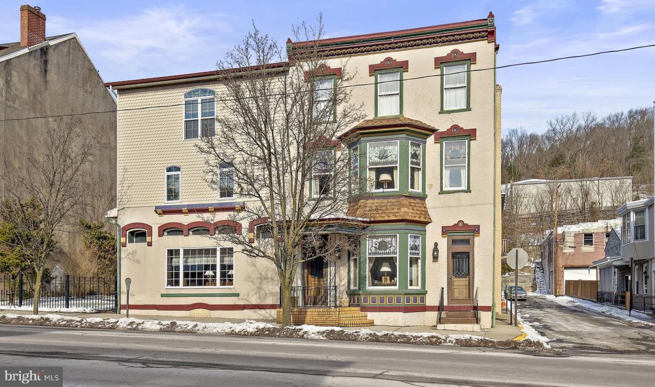 601 Centre Street - Photo 1
