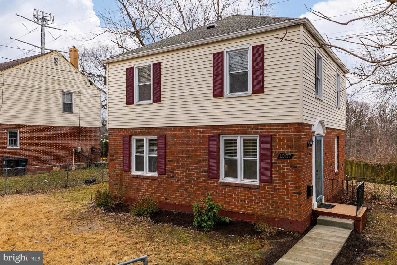 1007 Fairview Avenue - Photo 1