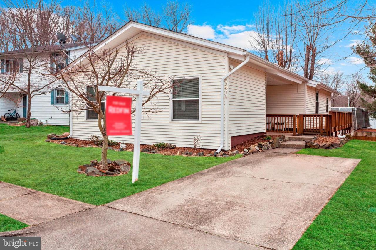 2501 Linwood Lane - Photo 1