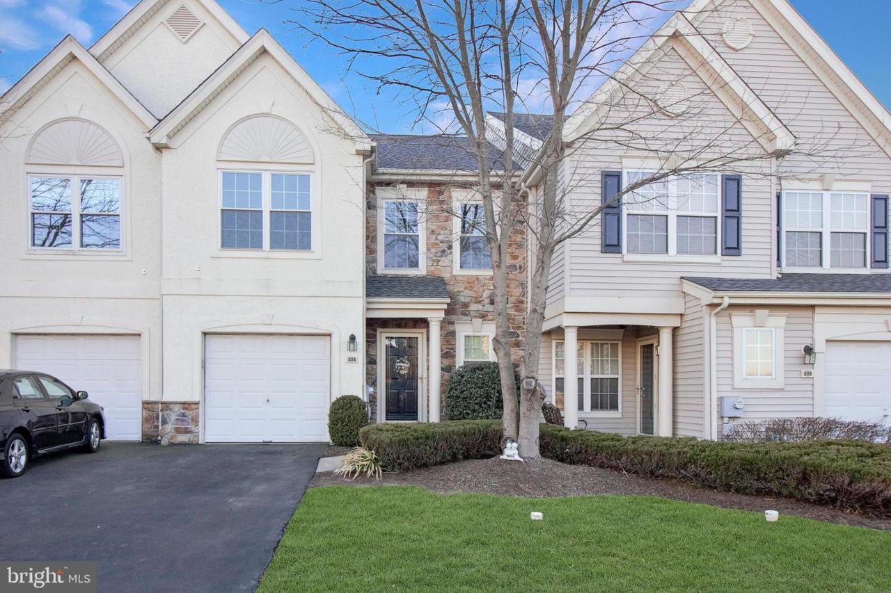 203 Silver Oak Court - Photo 1