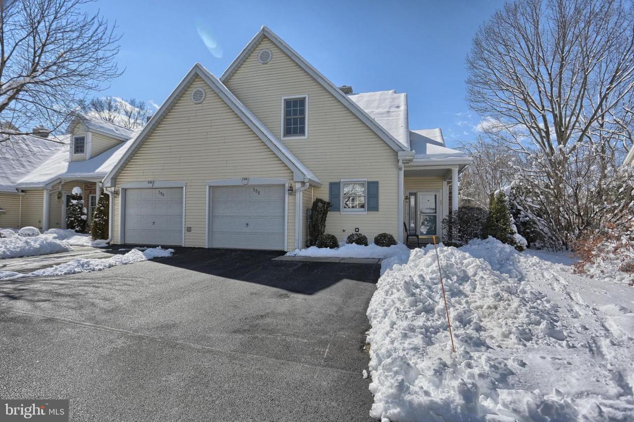 588 Brighton Place - Photo 1