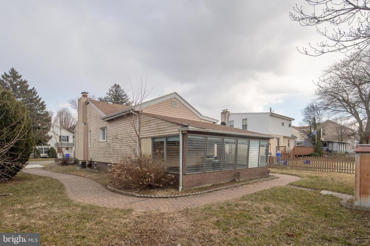 108 Barr - Photo 1
