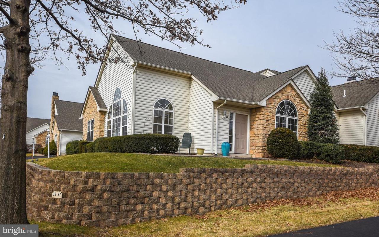 37 Cambridge Court - Photo 1