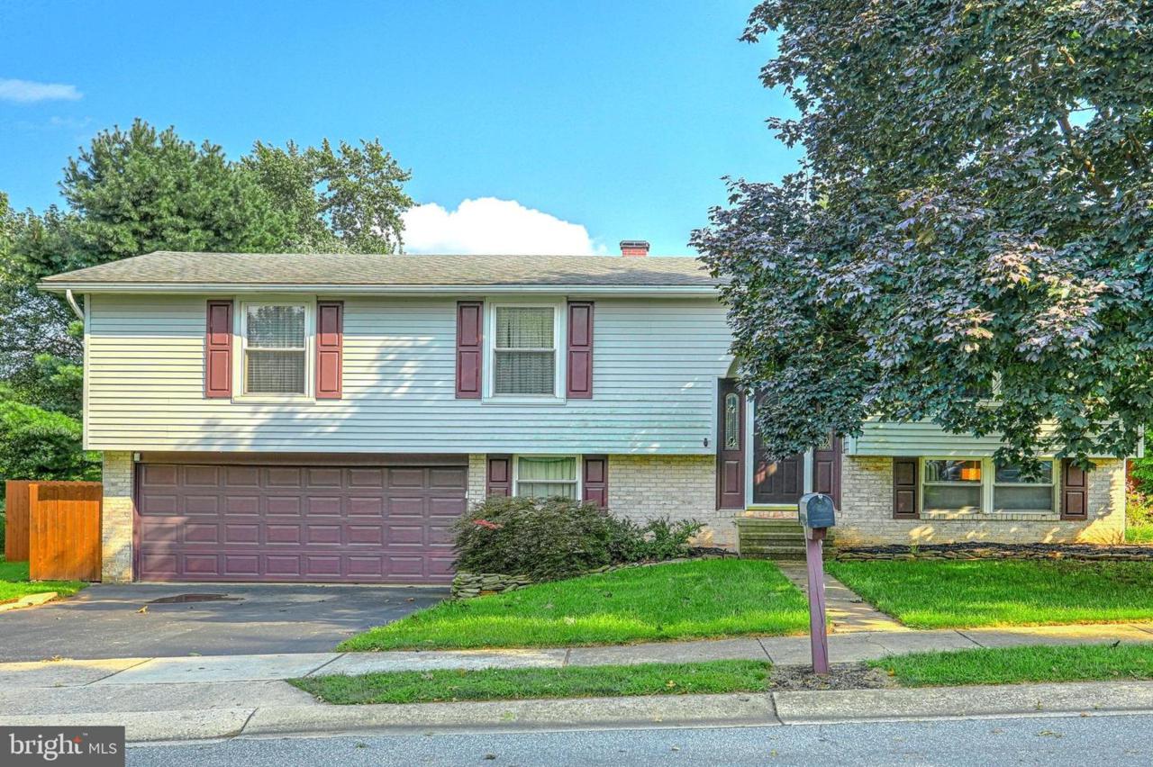 216 Maplewood Drive - Photo 1