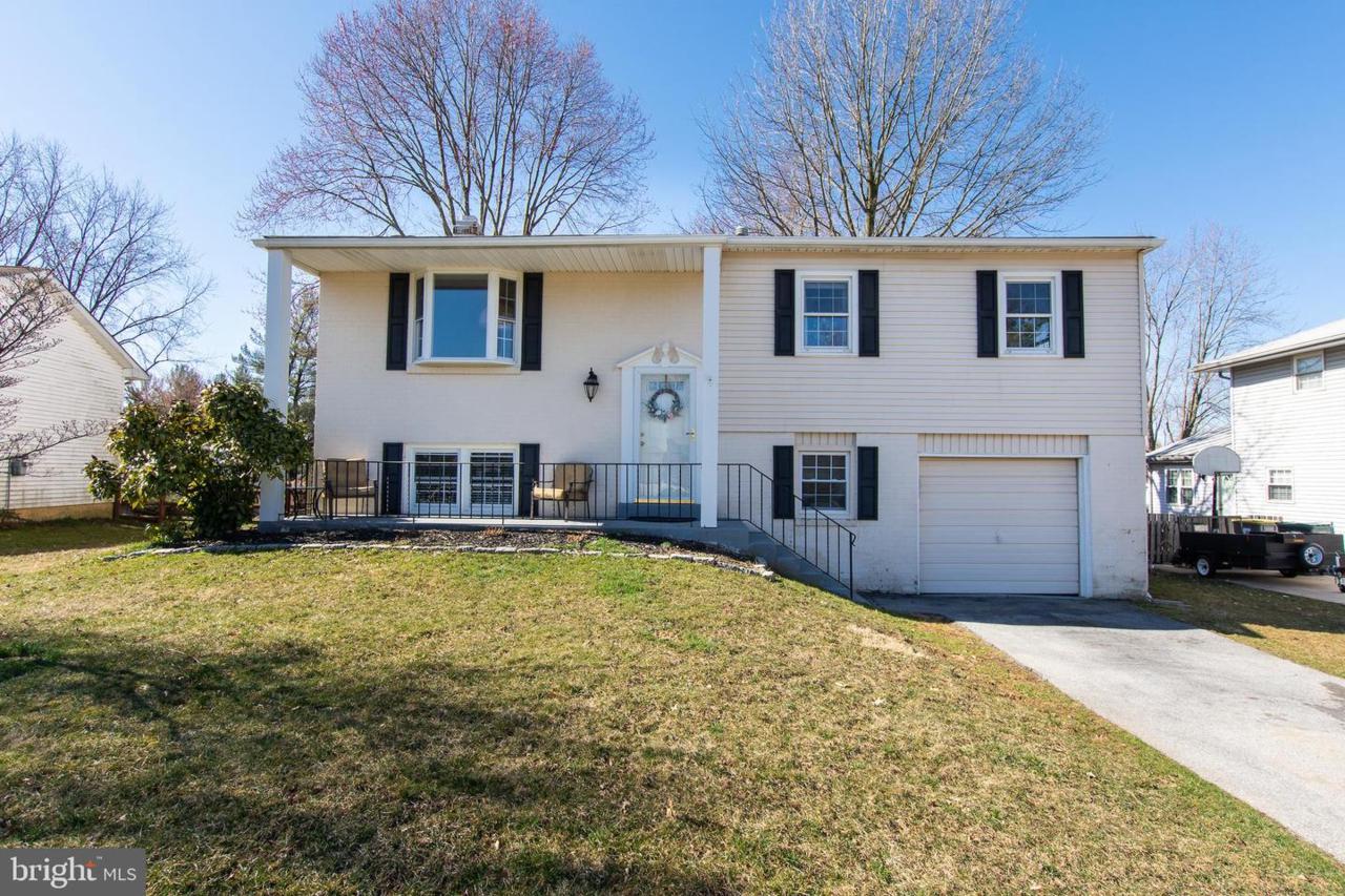 566 Hemingway Drive - Photo 1