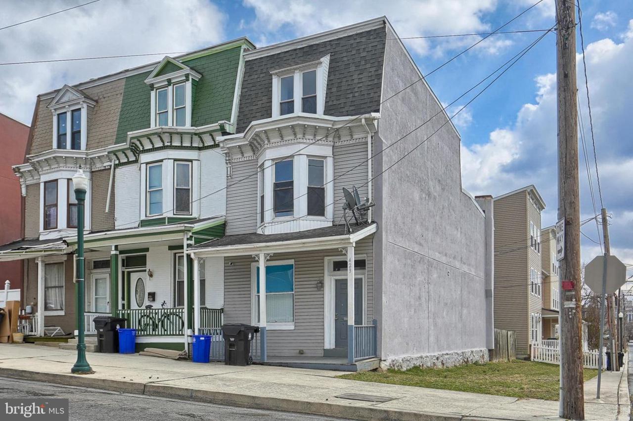 423 Hamilton Street - Photo 1