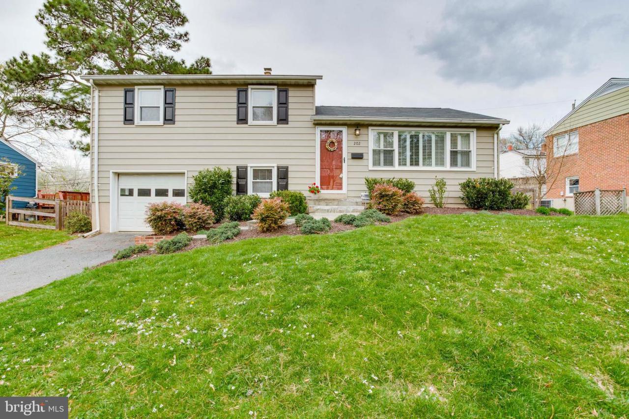 202 Rolling Dale Road - Photo 1