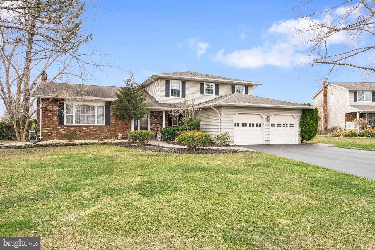 2 Donald Lilley Court - Photo 1