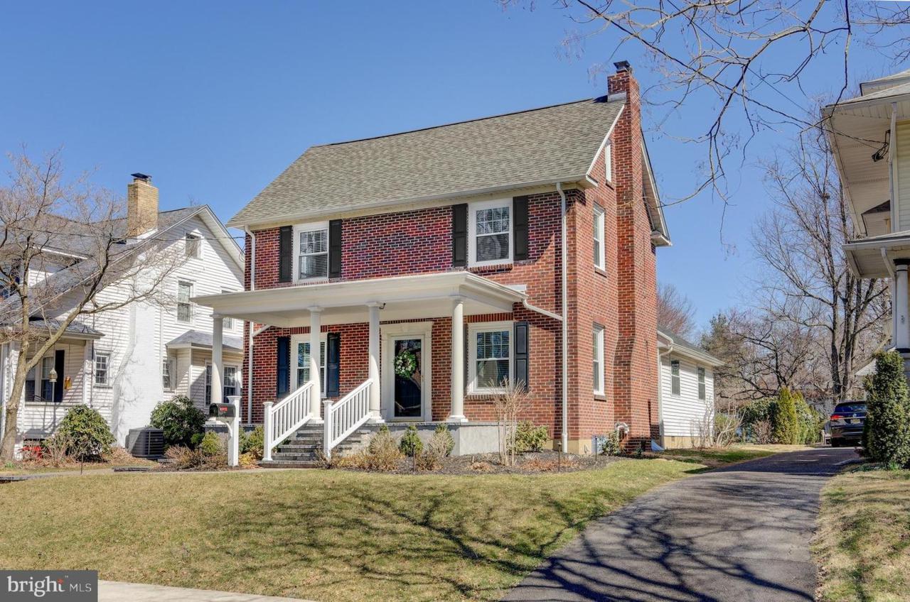 11 9TH Avenue - Photo 1