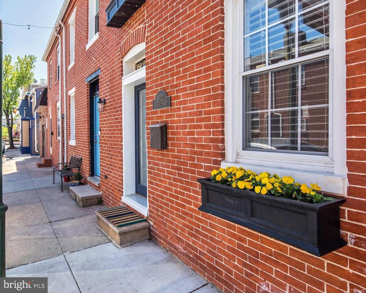 1022 Curley Street - Photo 1