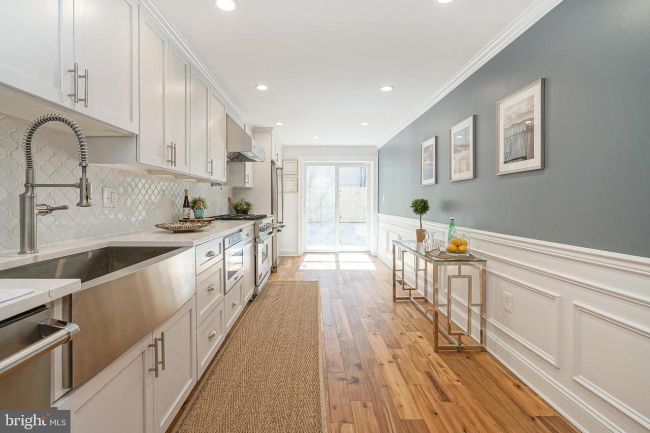 640 Catharine Street - Photo 1