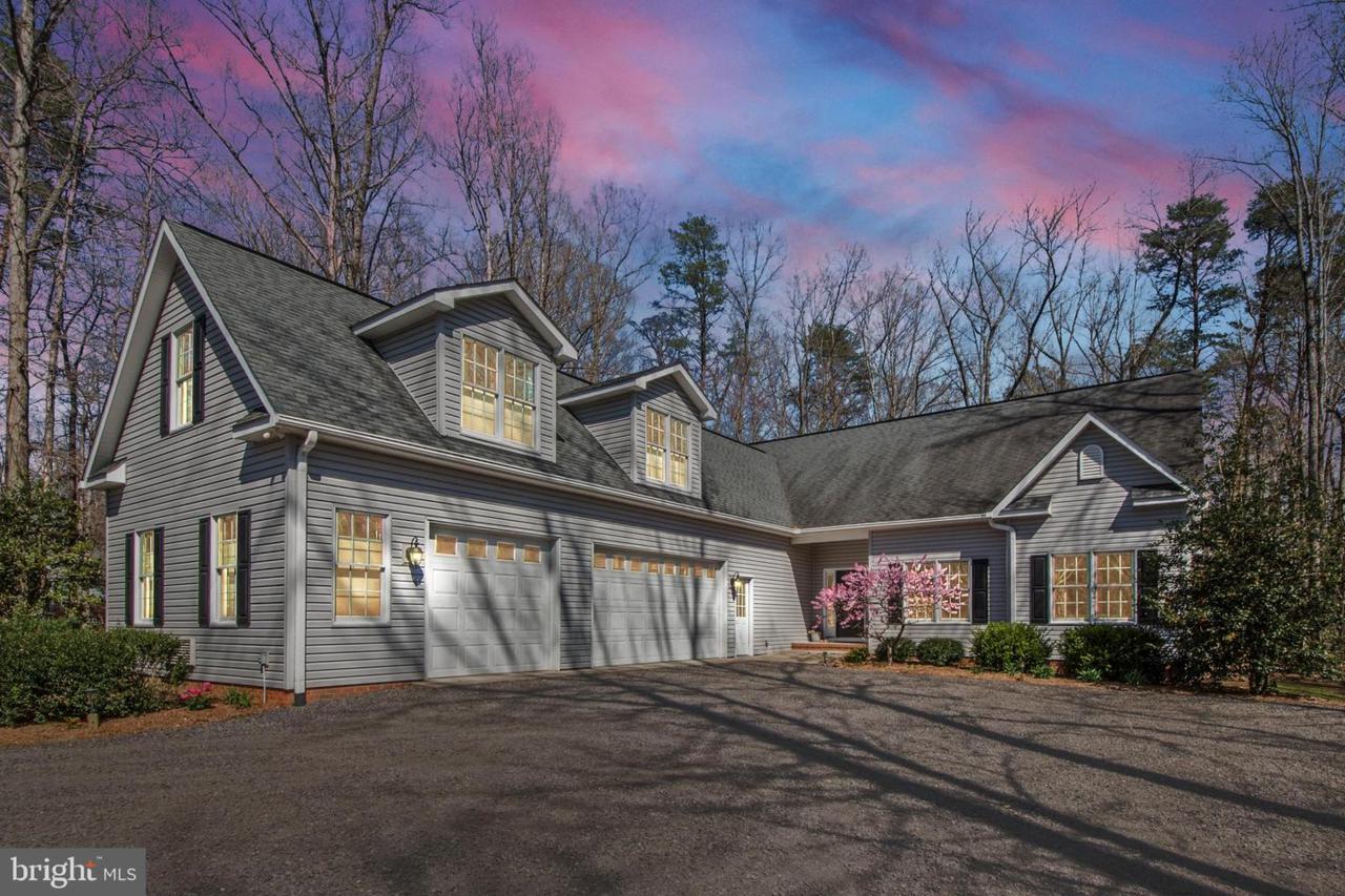 805 Lakeview Parkway - Photo 1
