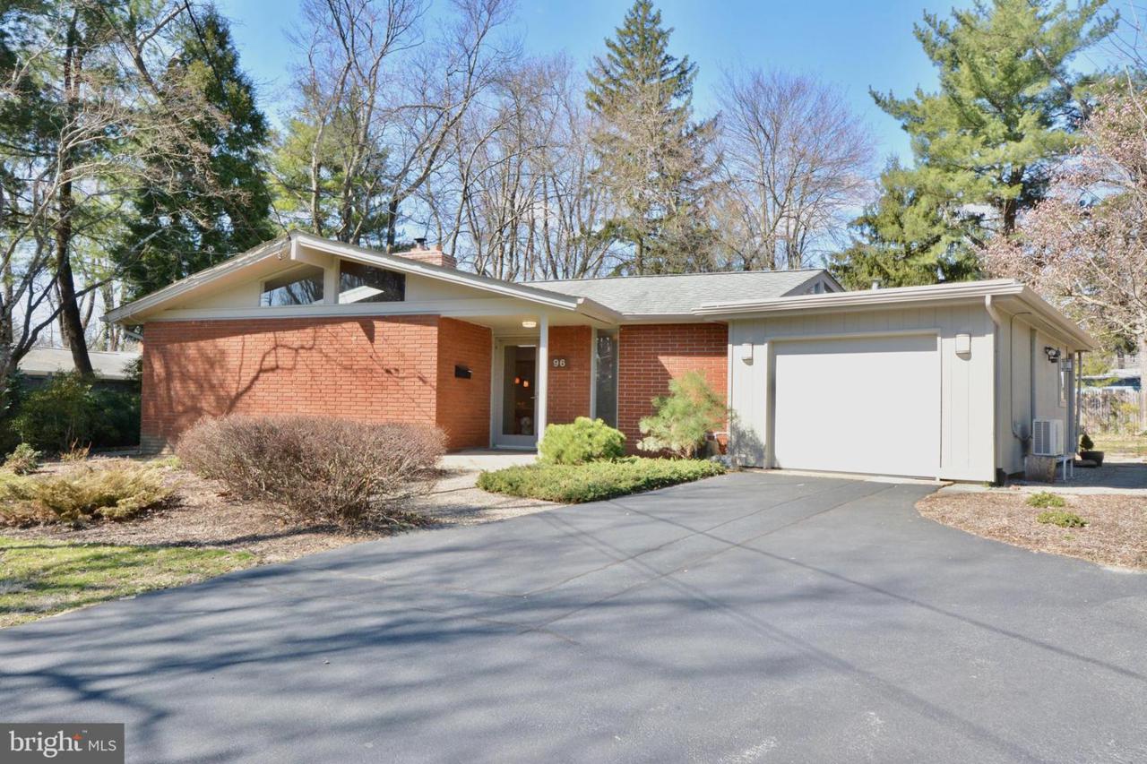 96 Dempsey Avenue - Photo 1