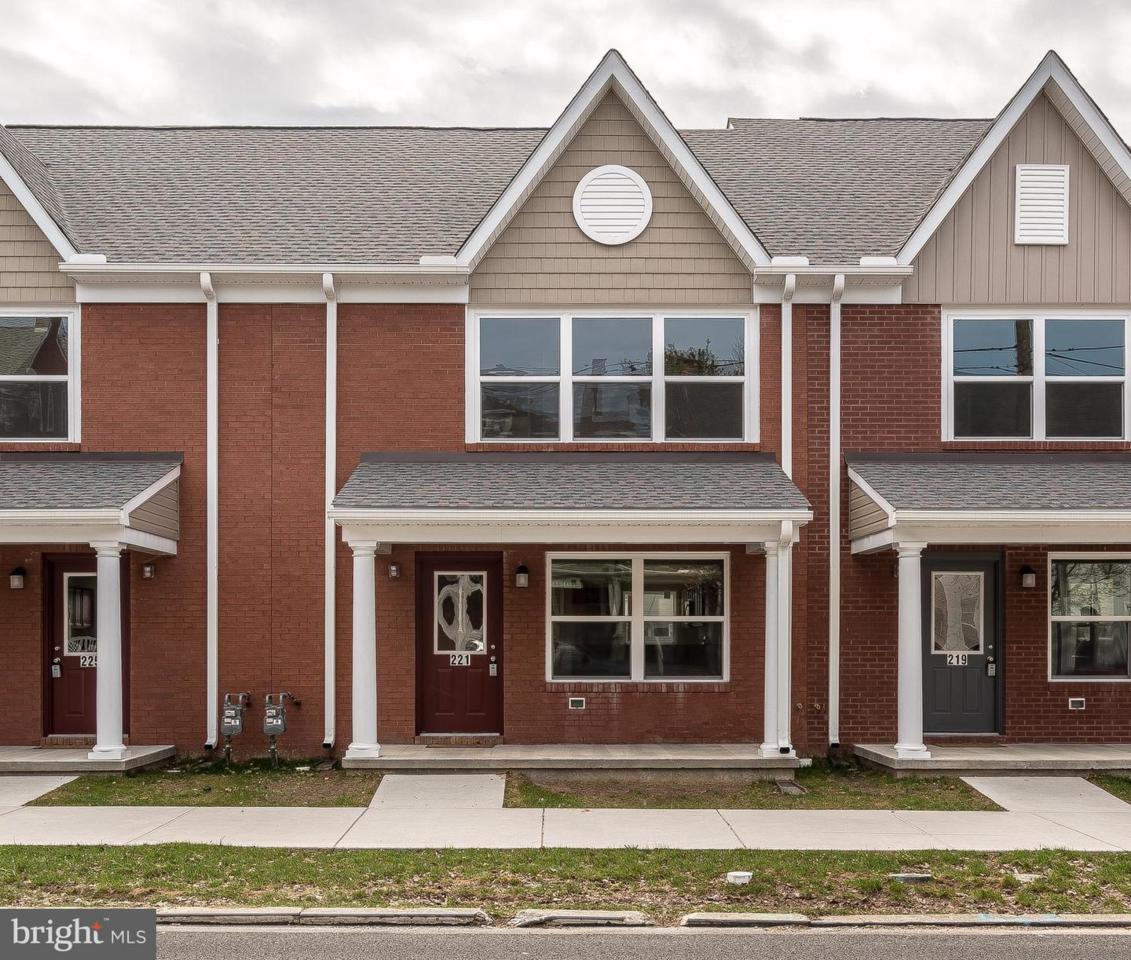 221 Baltimore Street - Photo 1