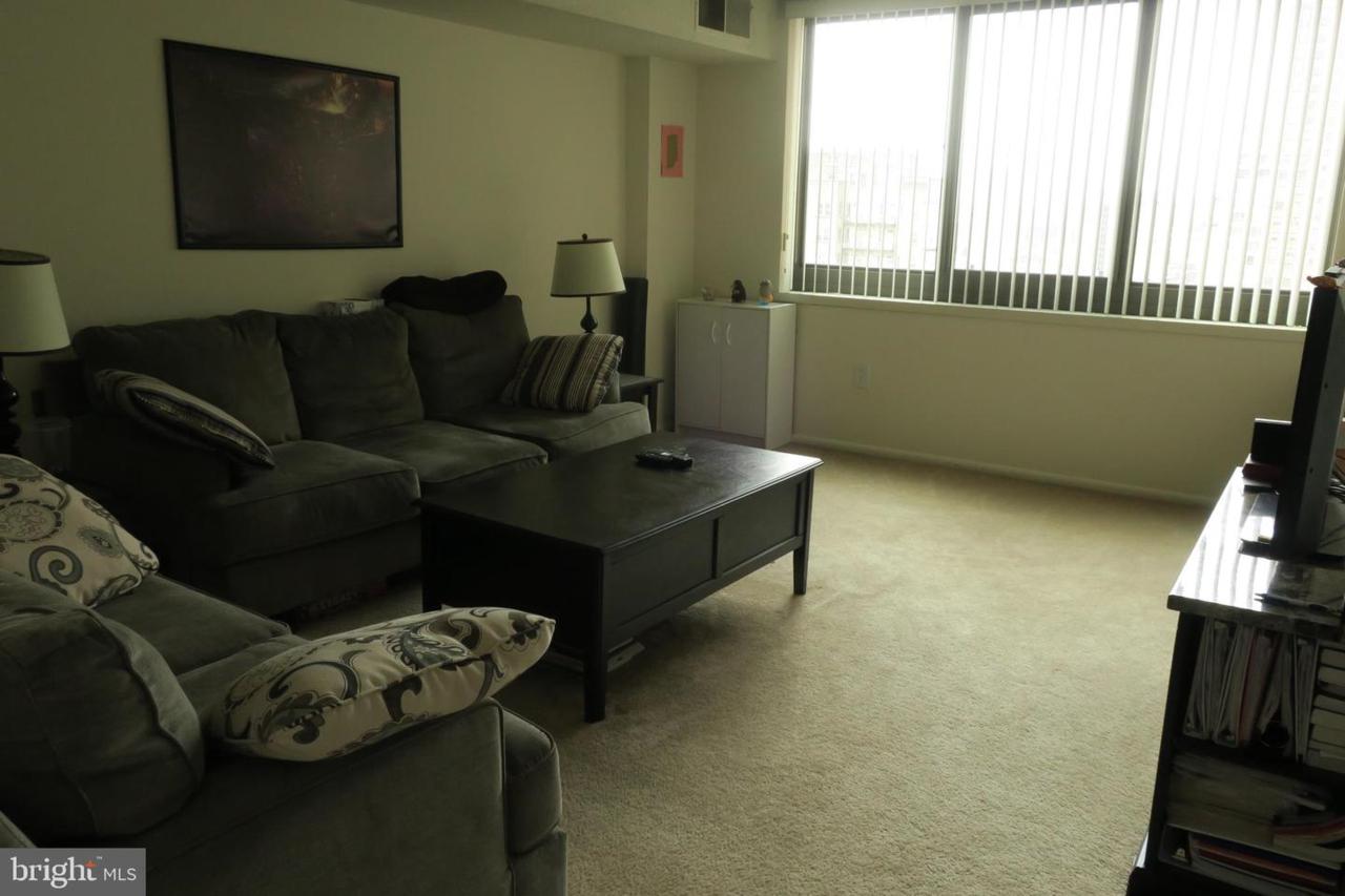 1420 Locust Street - Photo 1