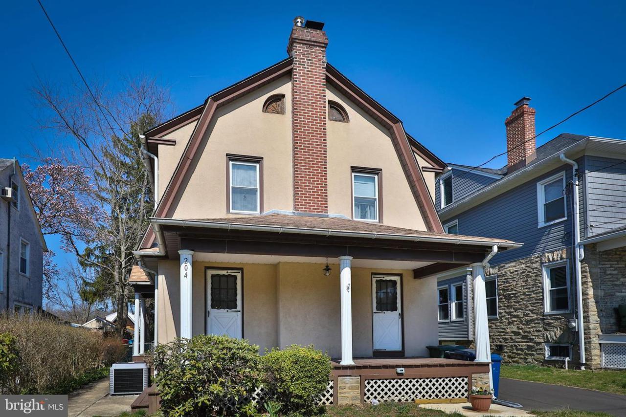 204 Roslyn Avenue - Photo 1