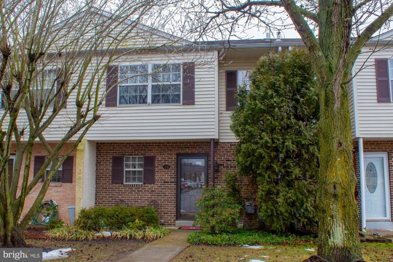 272 Carlyn Court - Photo 1