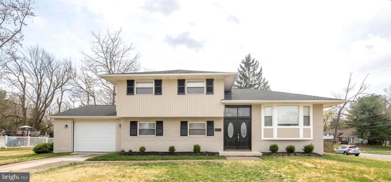1000 Lynnwood Lane - Photo 1