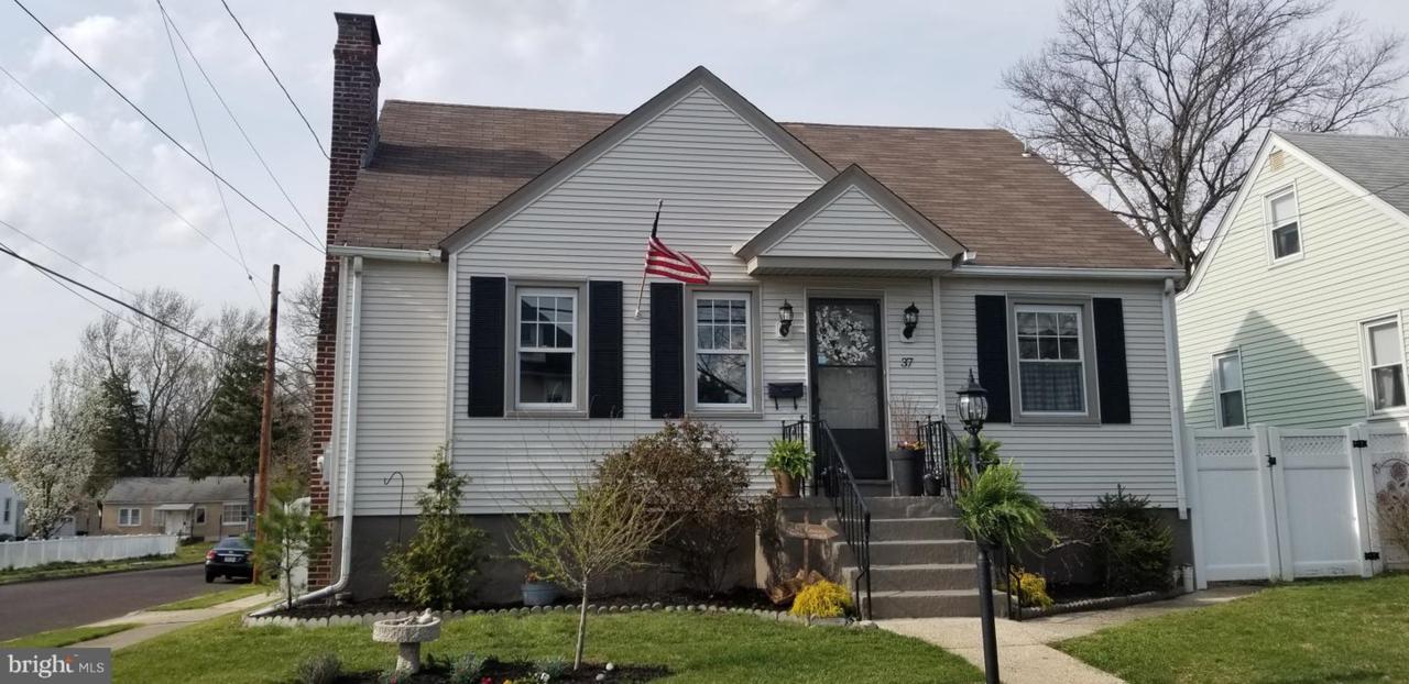 37 4TH Avenue - Photo 1