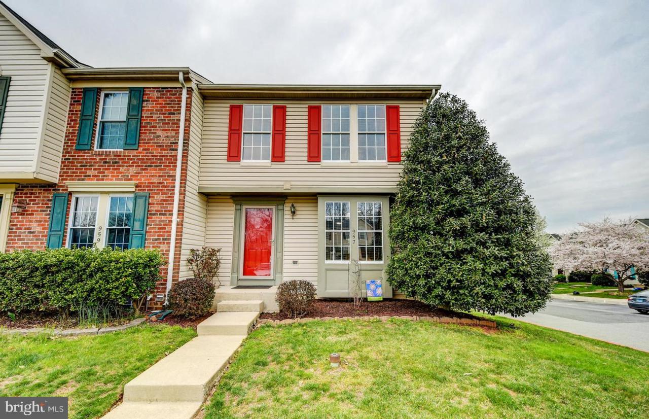 957 Gainsborough Court - Photo 1