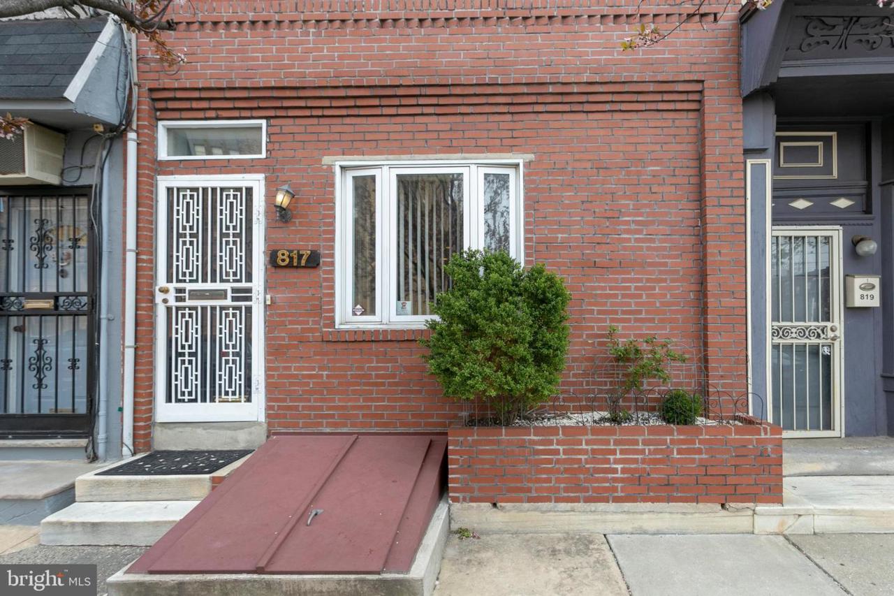 817 11TH Street - Photo 1