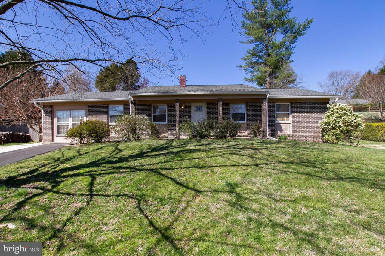 606 Camelot Drive - Photo 1