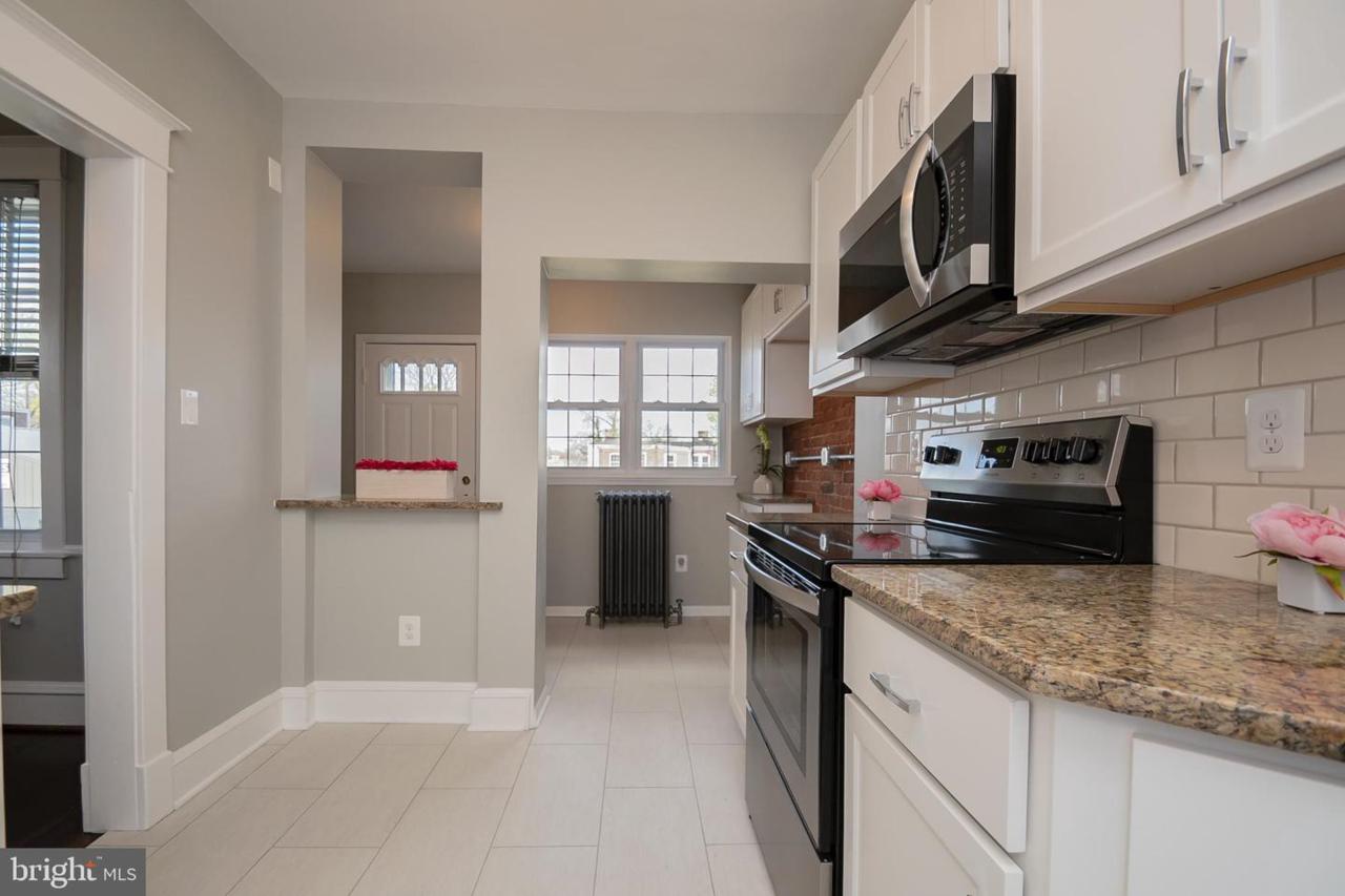 505 25TH Street - Photo 1