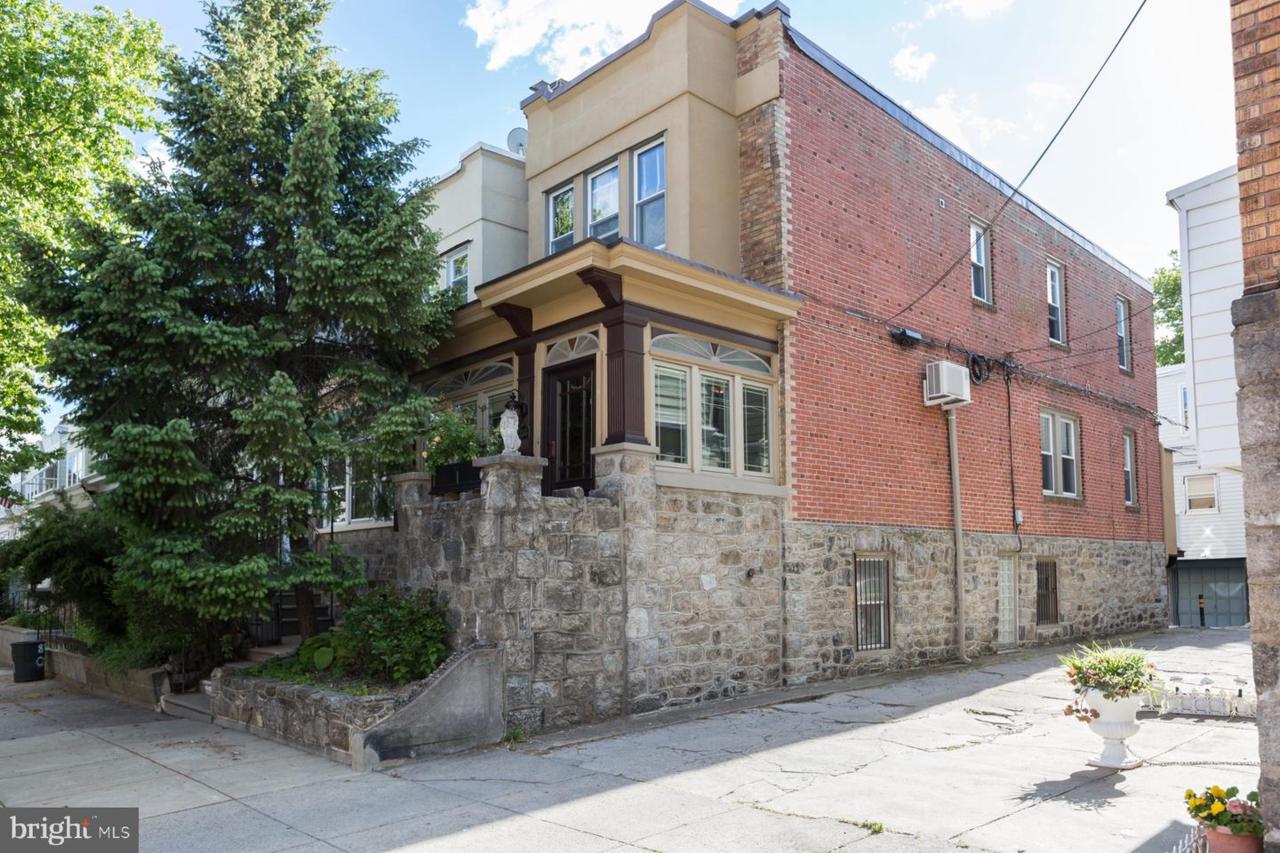 888 Corinthian Avenue - Photo 1
