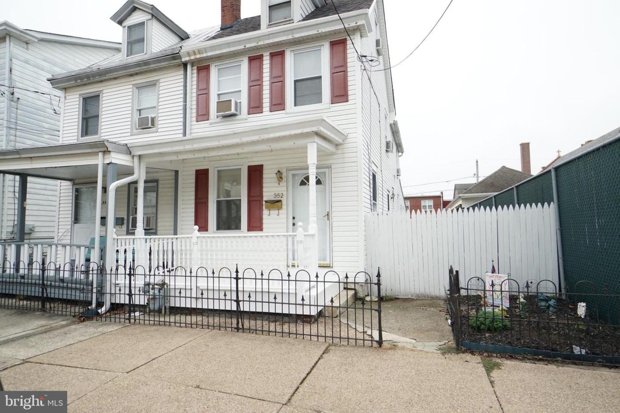 352 Washington Street - Photo 1