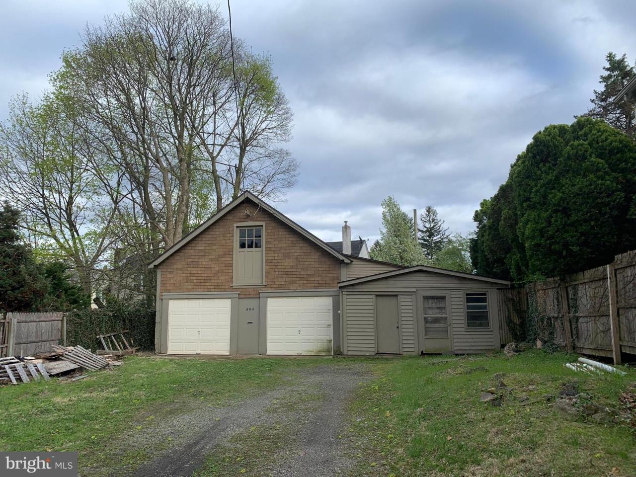 804 Southampton Avenue - Photo 1